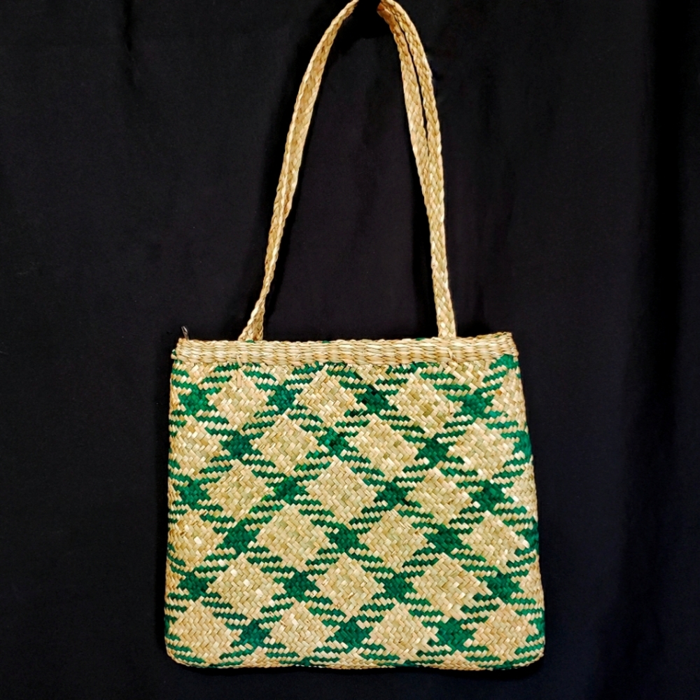 Green plaid rattan handbag